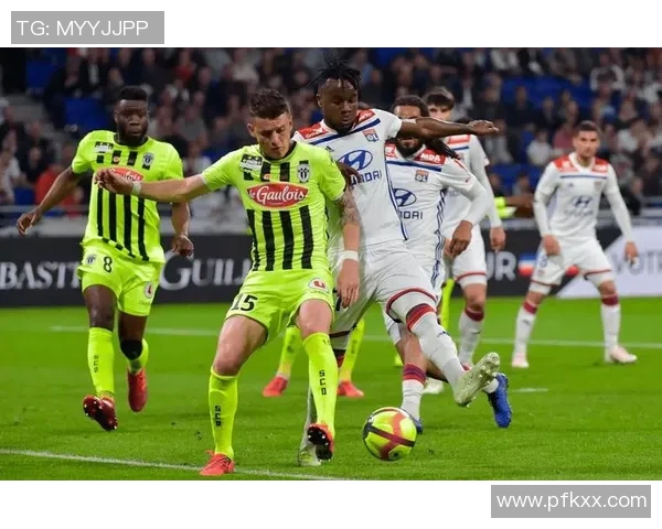 法甲赛场上演悬念大战,全场对决呈现精彩纷呈 法甲赛场上演悬念大战,全场对决呈现精彩纷呈