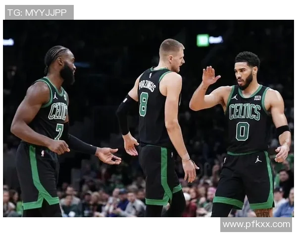 凯尔特人力克雄鹿，沃克砍下32分成全场焦点